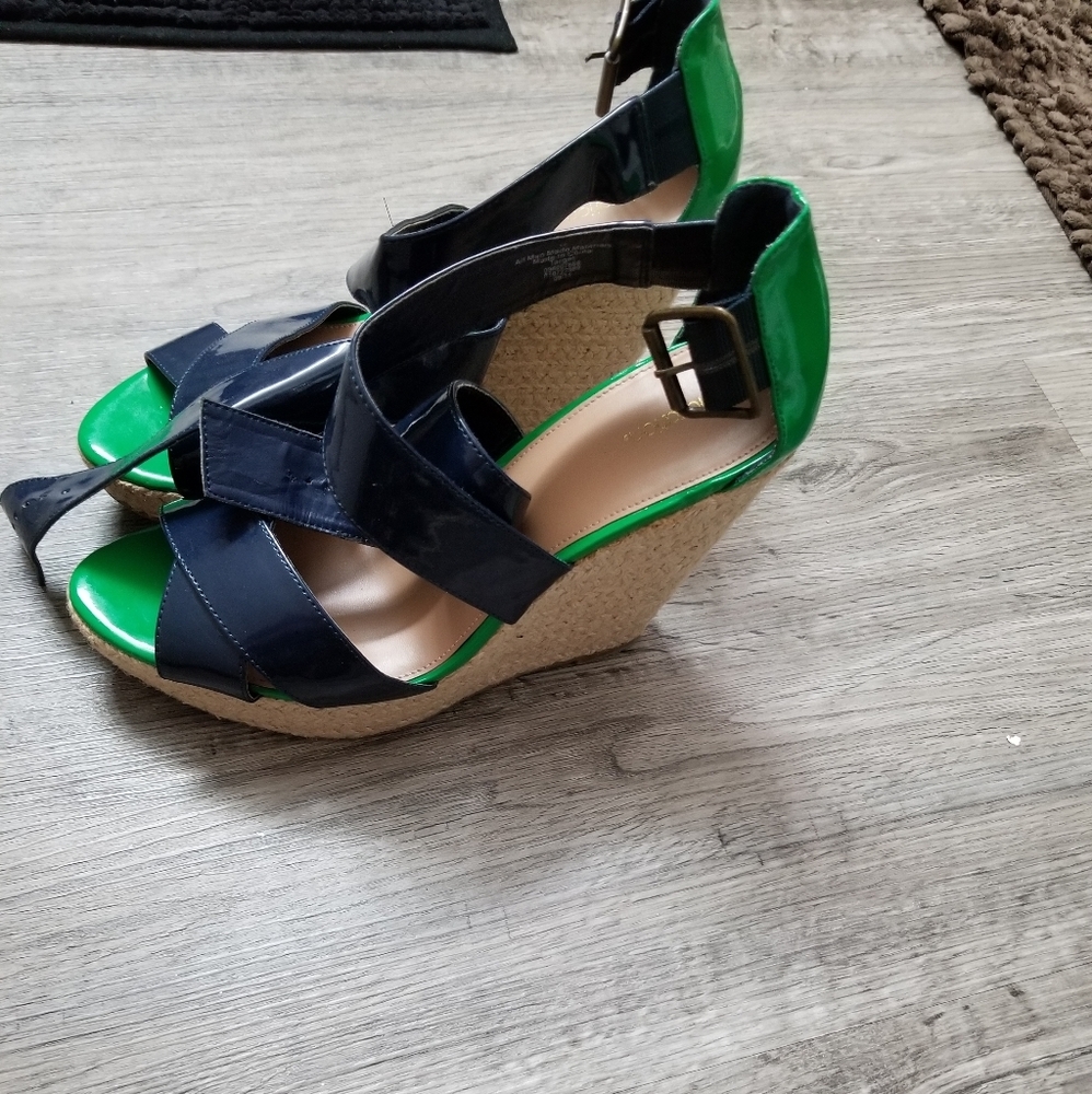 SHOE'S